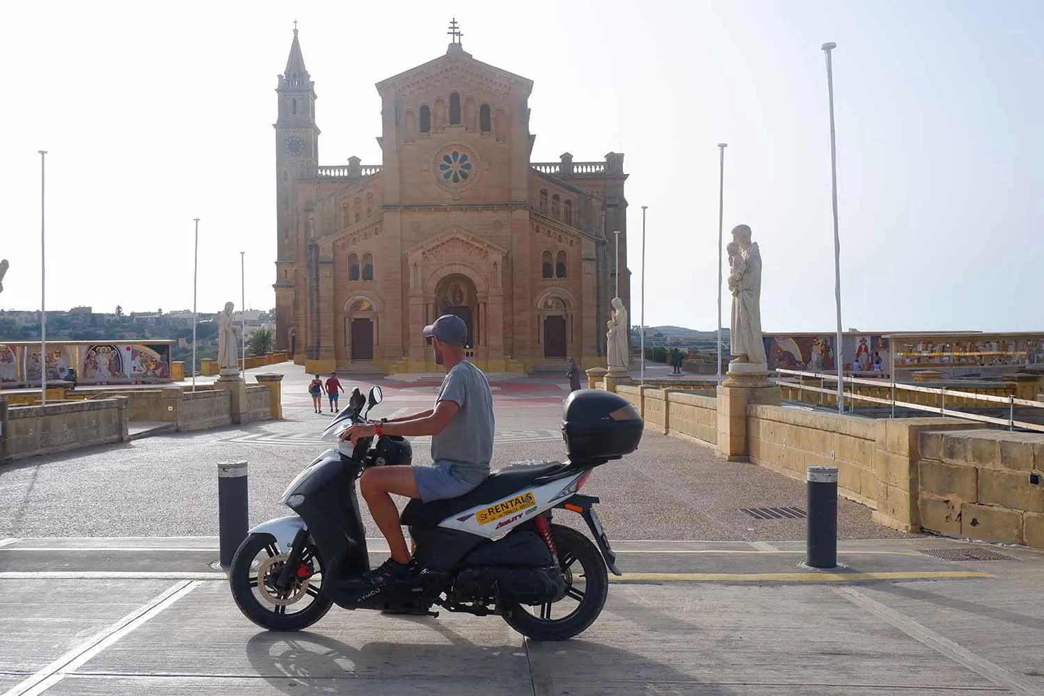 alquilar moto en gozo malta - Cómo moverse por la isla de Gozo