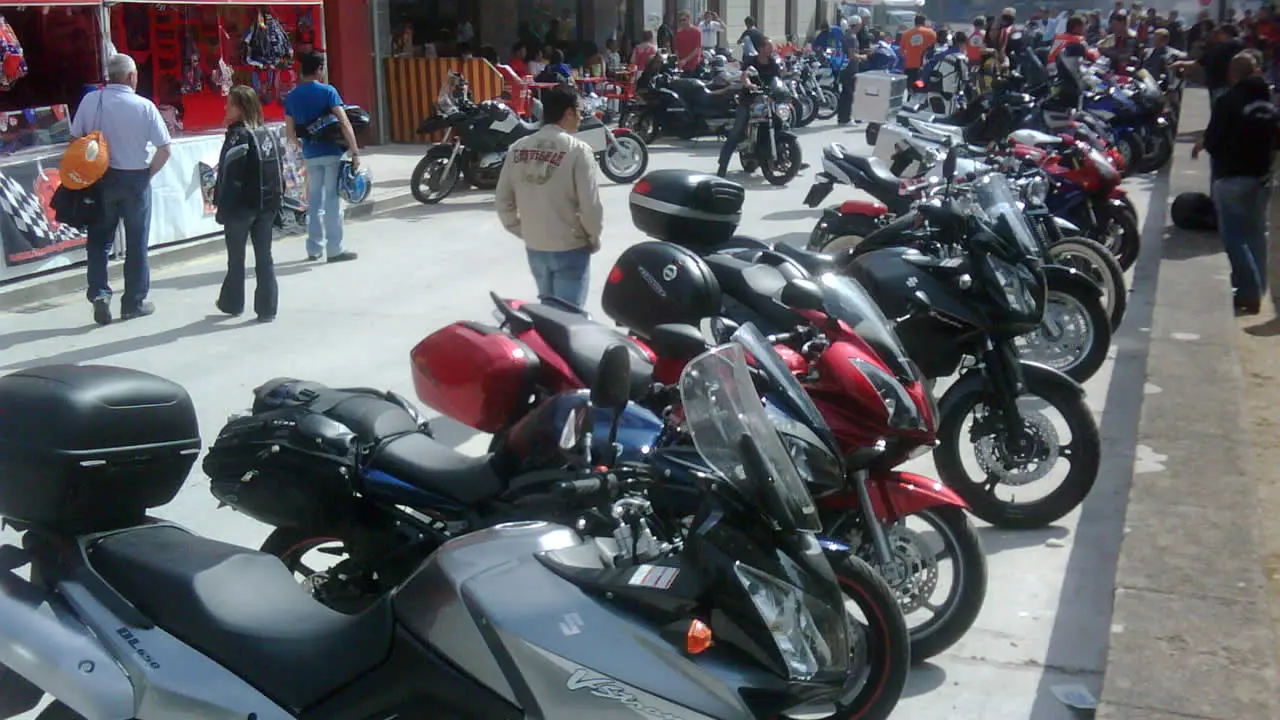 las motos pagan zona azul - Cuándo es gratis la zona azul en Valladolid