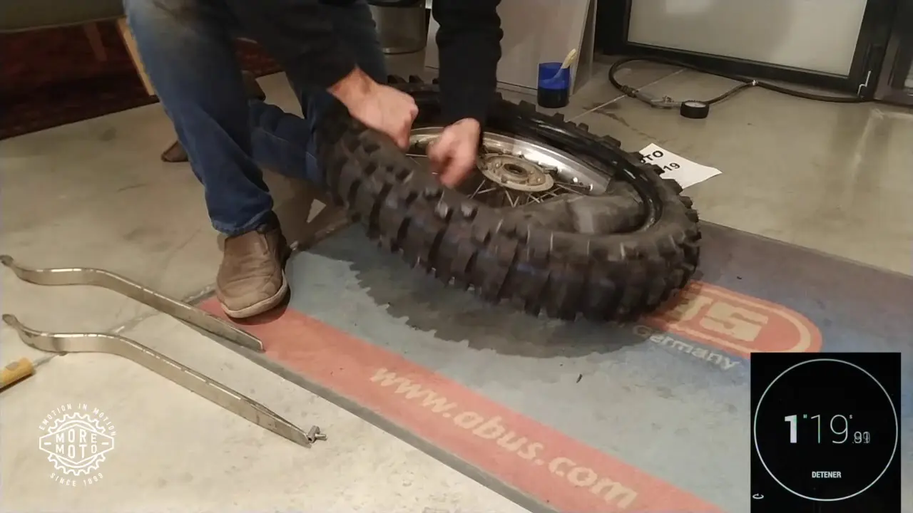 montaje neumaticos moto - Cuánto cobran por poner un neumático