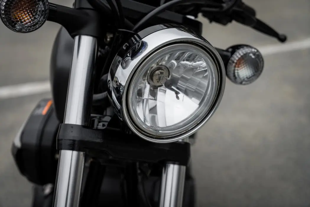 qué alumbrado llevará encendido una motocicleta durante el día - Qué luces son obligatorias en una motocicleta