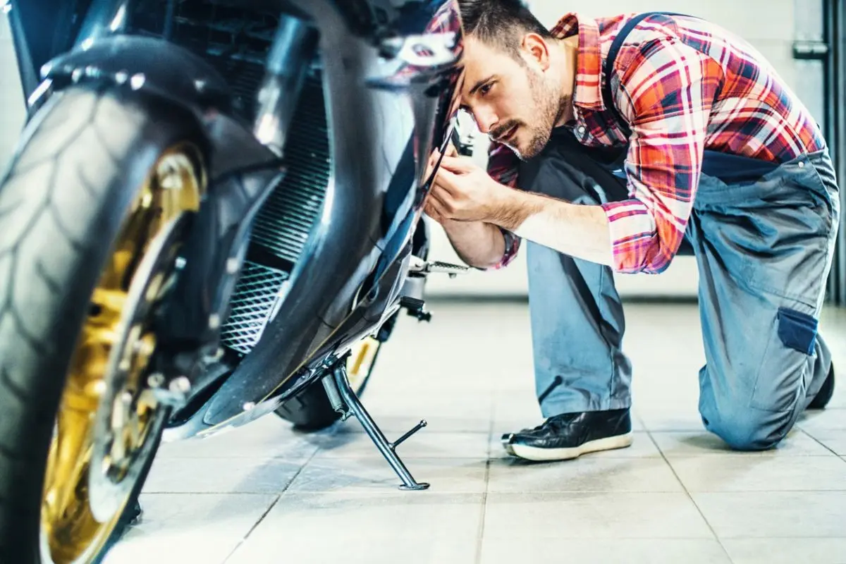 mantenimiento de motocicletas - Que se le hace en el servicio a una moto